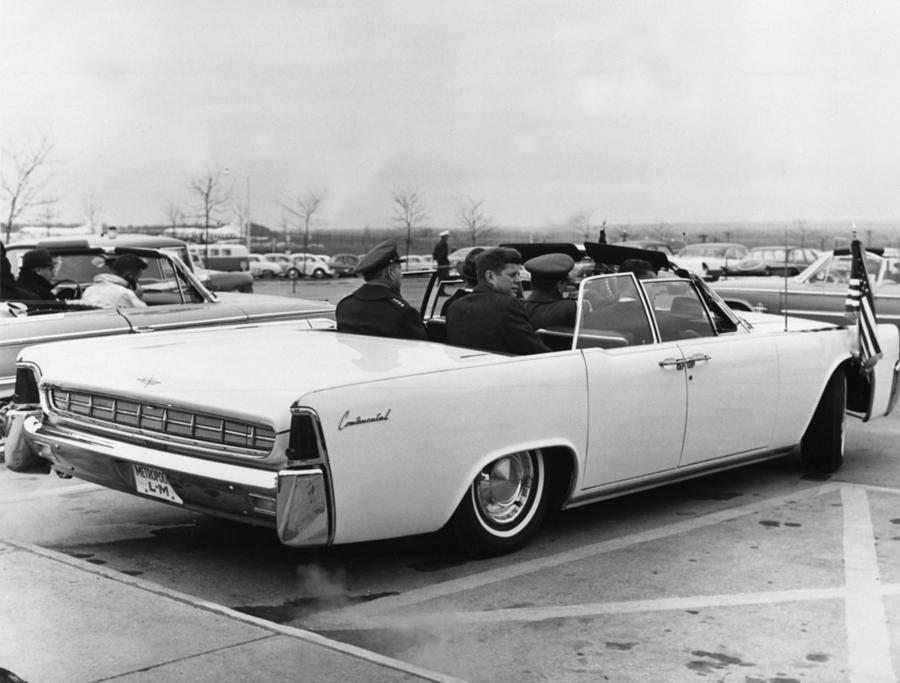  Lincoln Continental 1961 года  (фото 2 из 7)